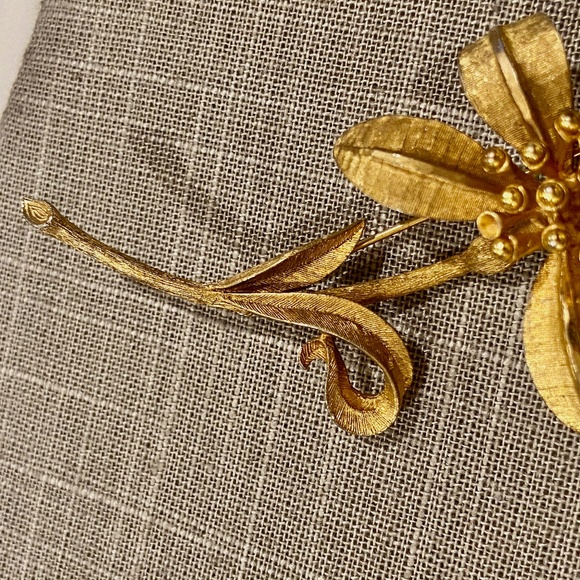 AP9-Large Vintage BSK Gold Lily Bloom Figural Brooch - Picture 11 of 12